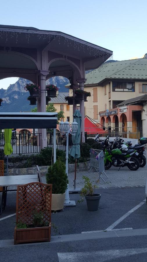 Hotel Restaurant Glaizette LʼArgentière-la-Bessée Kültér fotó